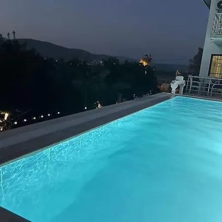 Gemuetliche Mit Pool, Extravagant, Luxurioes 别墅 Ula