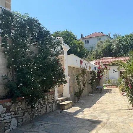 빌라 Gemuetliche Mit Pool, Extravagant, Luxurioes Ula